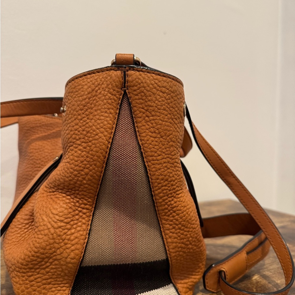 Burberry Tan Leather Shoulder Bag with Gold Hardware - Picture 2 of 5